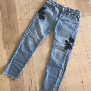 EUC Light Wash Skinny Jeans with Embroidery